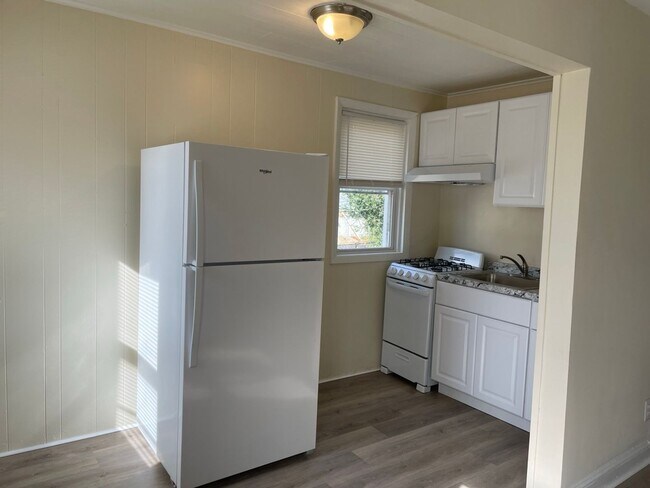 Building Photo - 910 E Patapsco Ave