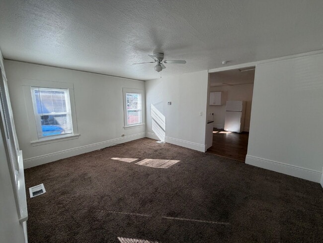 Building Photo - Charming 2-Bedroom Duplex in Merced with Washer dryer connections