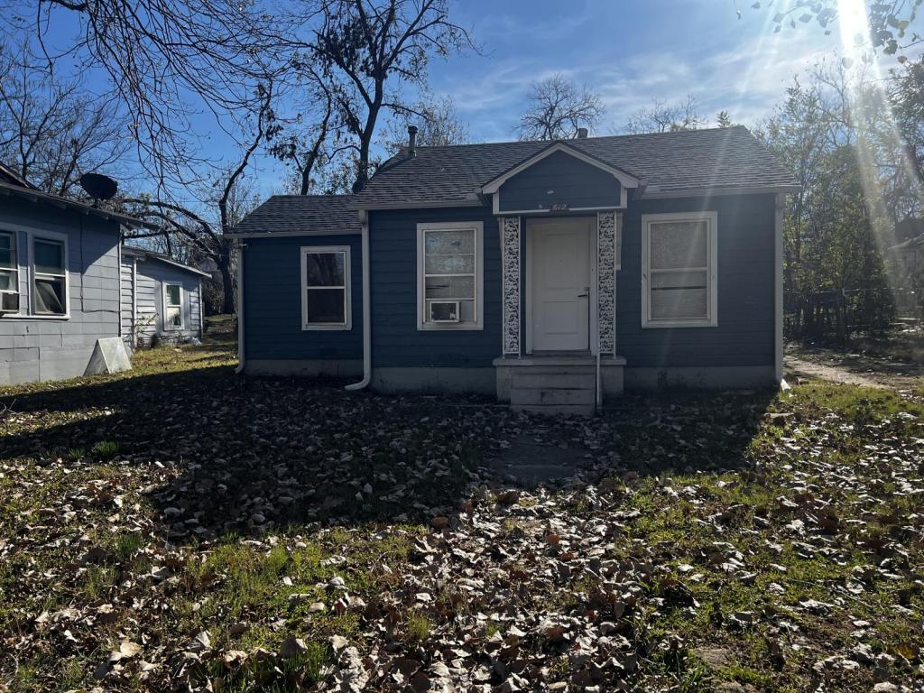 Primary Photo - 612 E Gandy St