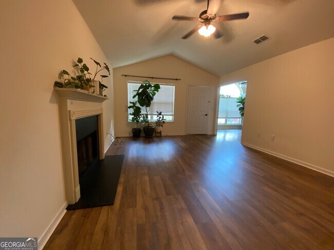 Foto del edificio - 312 Tall Pine Ln
