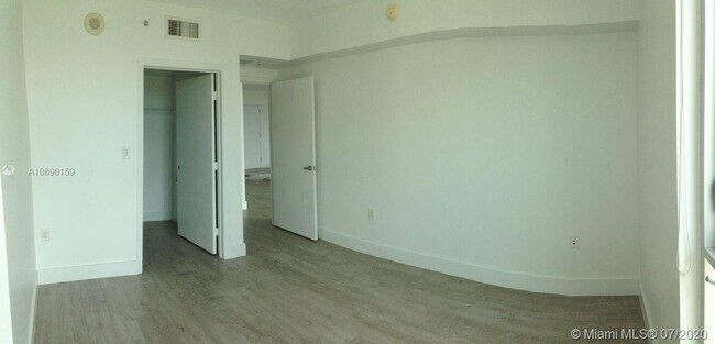 Building Photo - 9055 SW 73 CT 1901 Miami Fl 33156