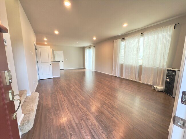 entrada (diseño de planta abierta) - 3453 Juno St NE