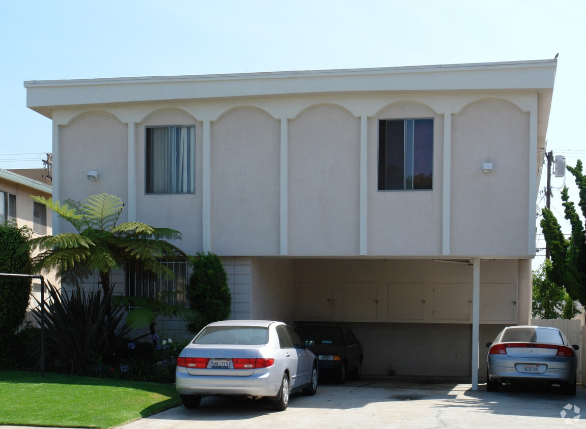 Building Photo - 3550 Mentone Ave