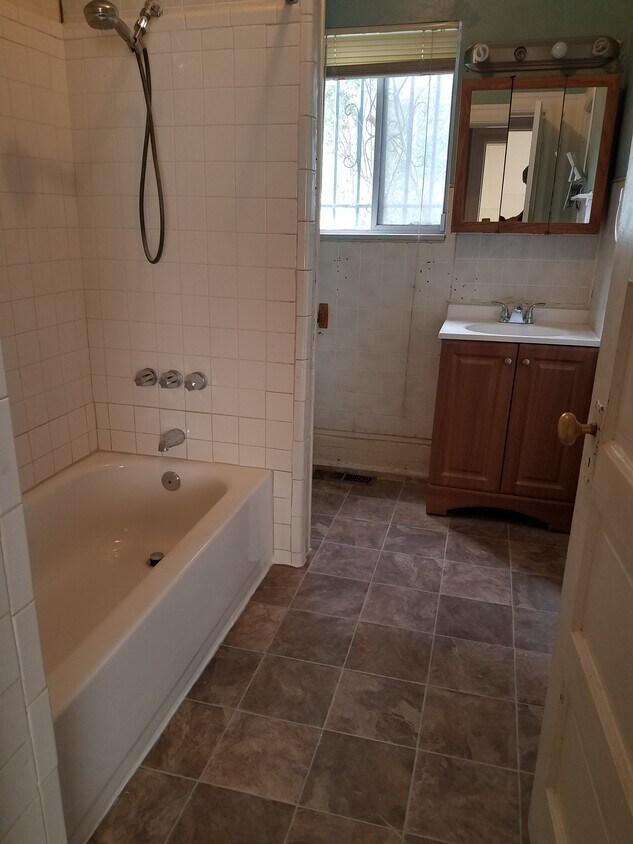 Bathroom - 5701 Genoa St