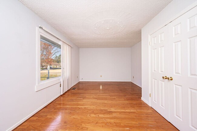 Foto del edificio - 7800 Tamarind Dr