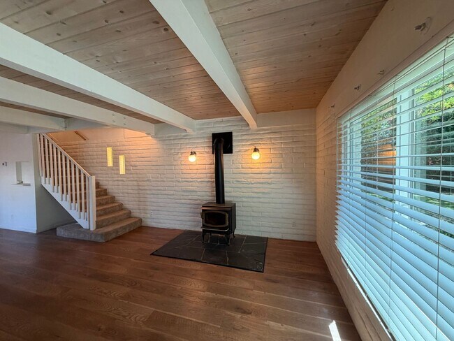 Foto del edificio - Duplex for Rent in Central Davis – Perfect for UC Davis Students