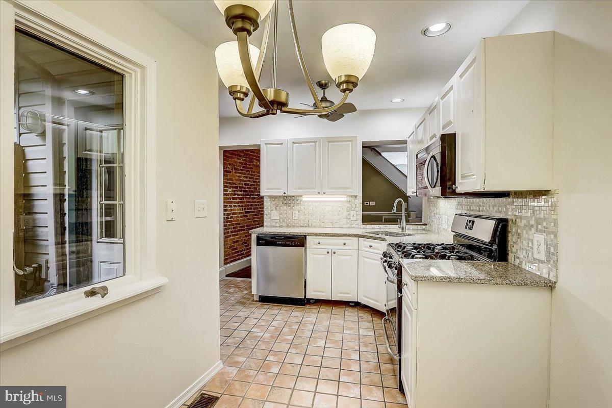 Foto principal - 4447 Baker St