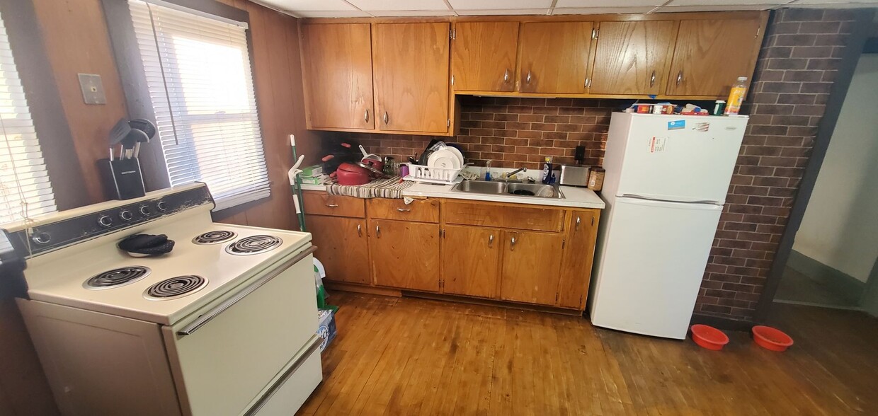 Primary Photo - 112 S Main