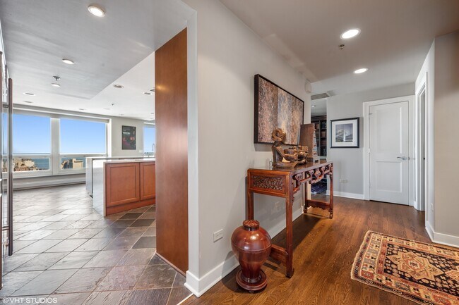 Building Photo - 57 E Delaware Pl