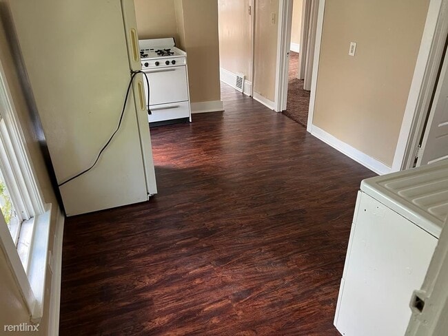 Building Photo - 3 br, 1 bath Duplex - 3544 East 80th Stree...