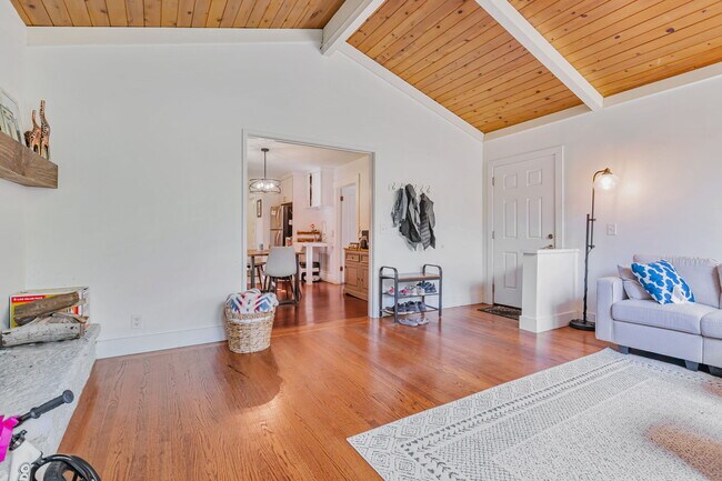 Building Photo - 388 E Blithedale Ave