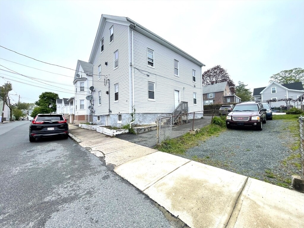 49 Fulton St Unit 2F, Peabody, MA 01960 Room for Rent in Peabody, MA