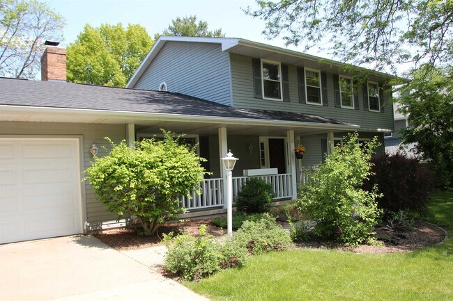 Foto del edificio - 7618 Westchester Dr