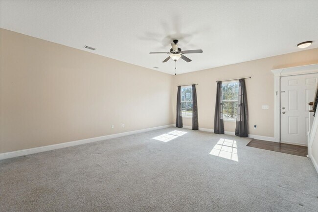 Foto del edificio - MOVE-IN READY! (Pet Friendly)