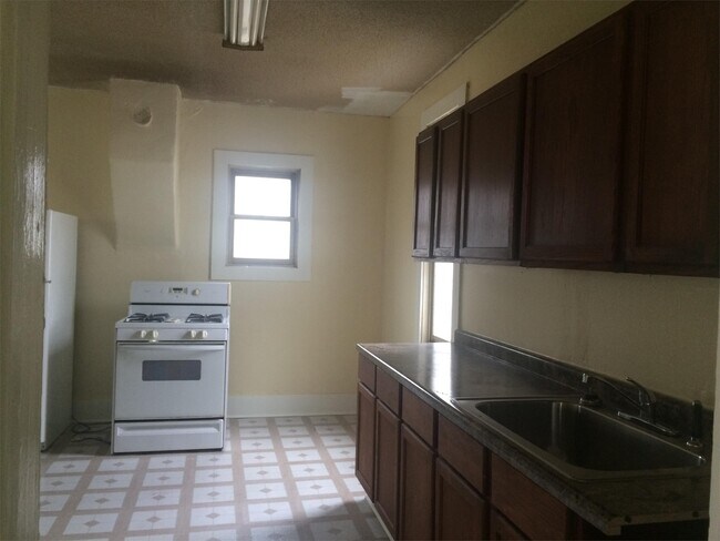 Building Photo - 203 Sumner St