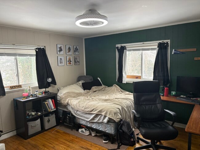 Building Photo - 616 Pearl Ave