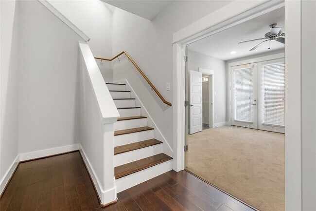 Building Photo - 1023 W 24th St
