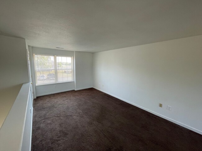 Foto del edificio - 3 Minutes to Honda********** Rent $1249/mo...