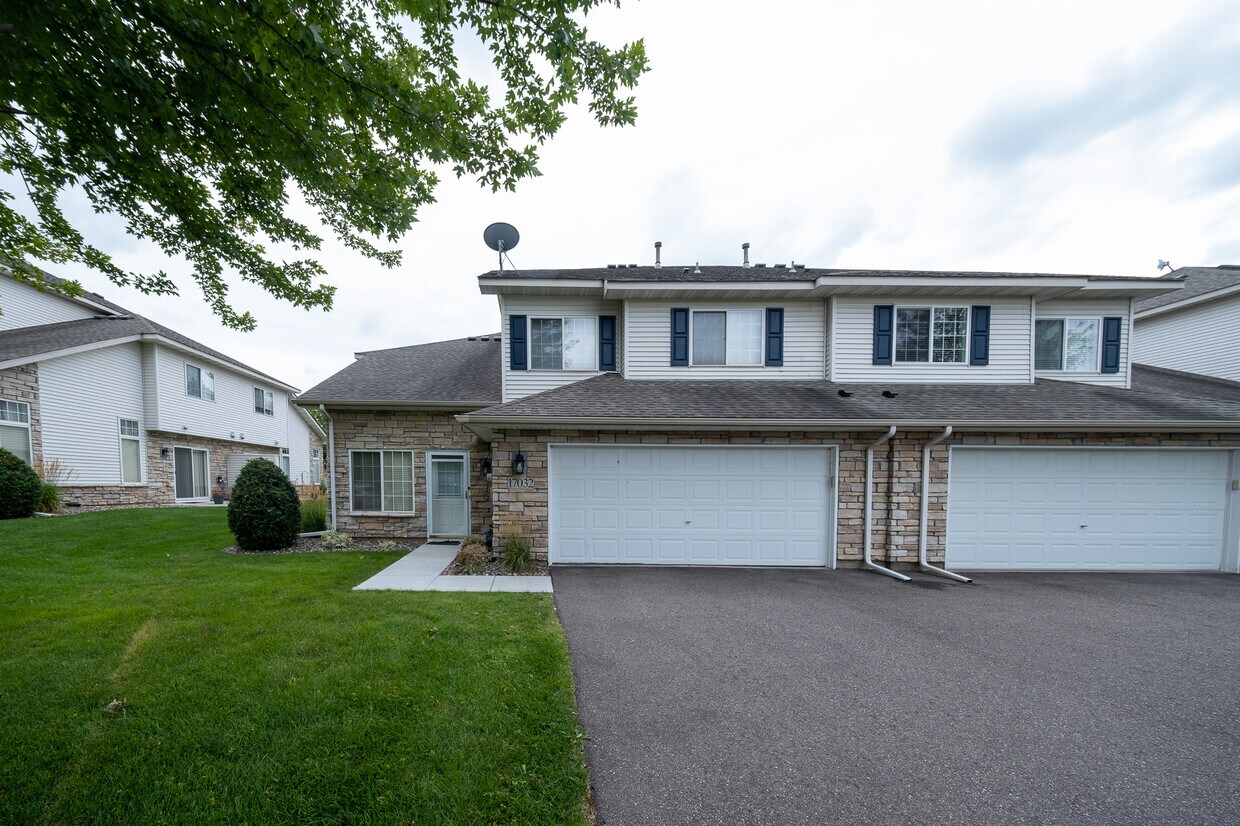 Primary Photo - 17032 Eagleview Ln