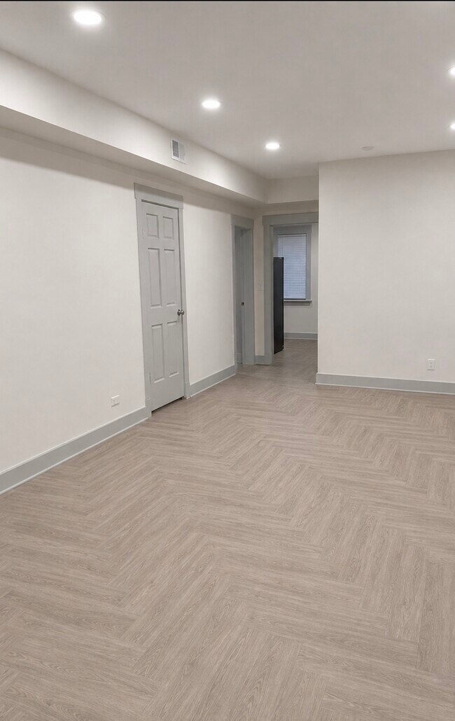 Foto del edificio - 2851 N Springfield Ave