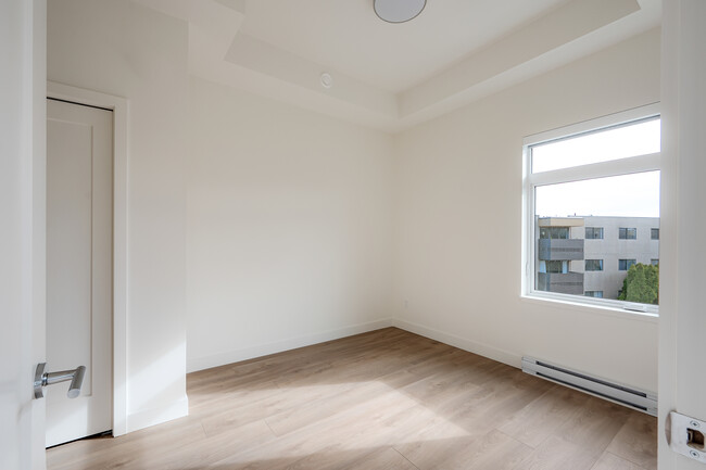 Building Photo - 565 Residences