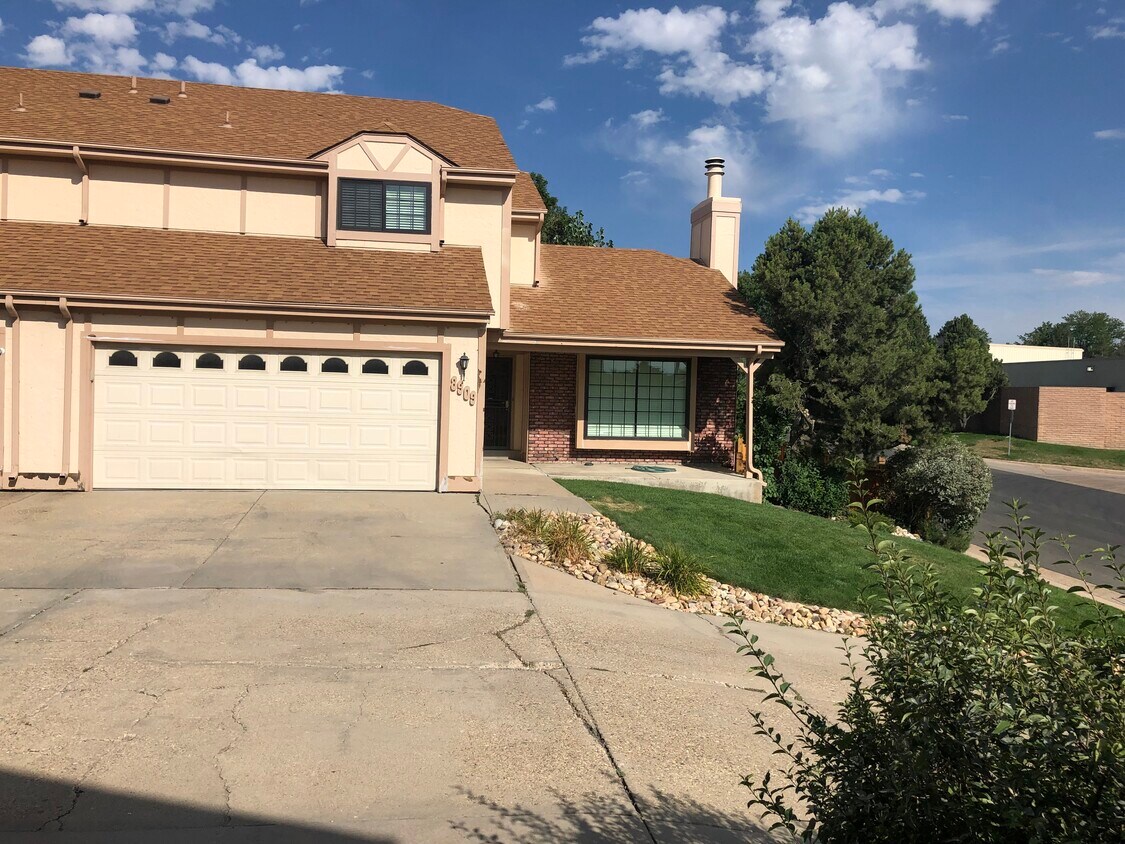 8909 E Chenango Ave, Greenwood Village, CO 80111 Townhome Rentals in