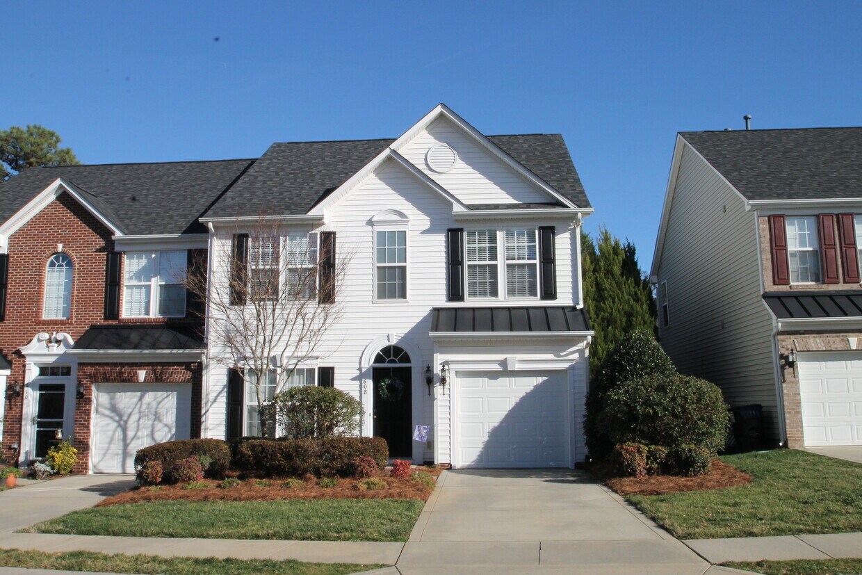 Primary Photo - Exclusively Offered by Muse Realty, LLC