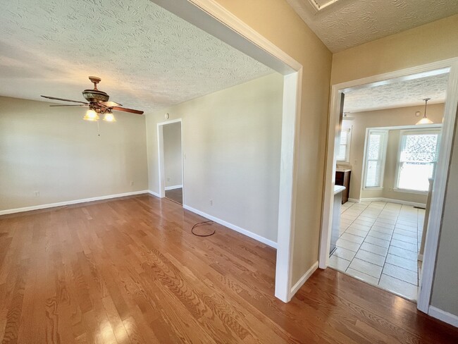 Building Photo - 4 bedroom, 3 bathroom Nest in Spring Lake