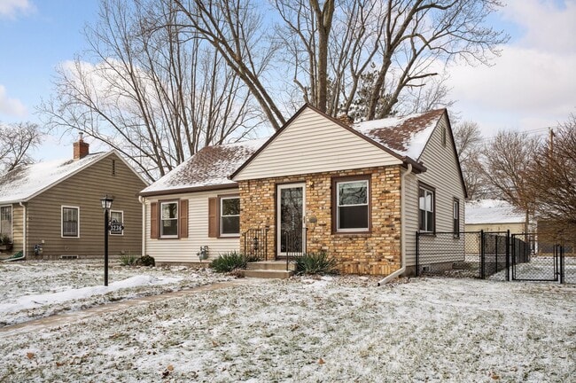 Building Photo - 3236 Idaho Ave S
