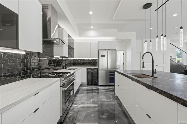Foto del edificio - 15209 Cohasset St