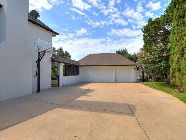 Building Photo - 2802 Lenwood Ct