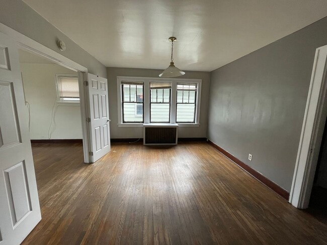 Photo - Spacious 2 Bedroom Apartment on a Quiet Street!