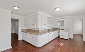 Building Photo - 3825-3524 Crestmore Rd