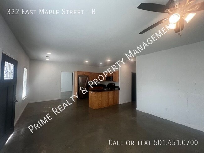 Building Photo - 322 E Maple St