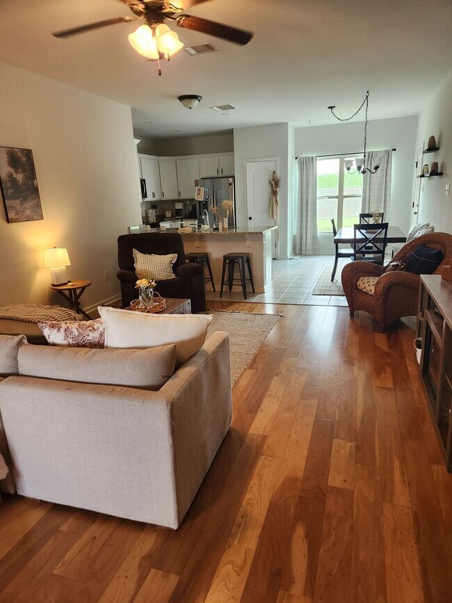 Foto del edificio - 3 bedroom in Youngsville in Milton School ...