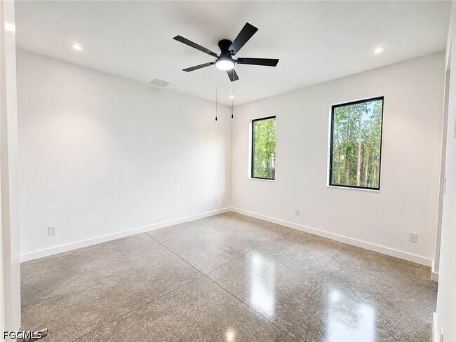 Foto del edificio - 2402 George Ave S