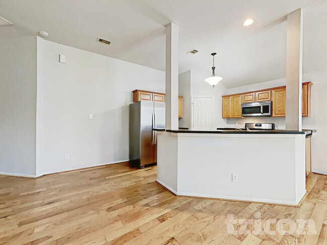 Foto del edificio - 2205 Highland Hills Dr