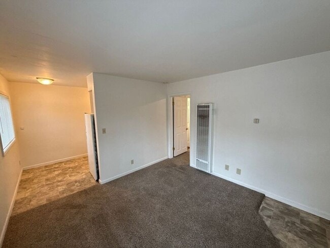 Building Photo - 1145 Saginaw St S