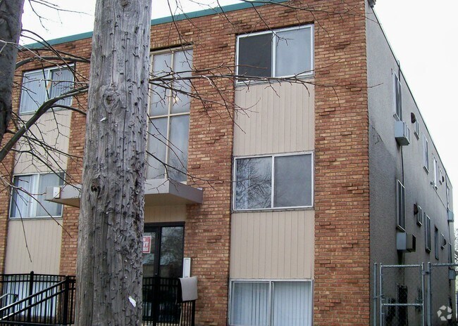 Building Photo - 3018 Pillsbury Ave S