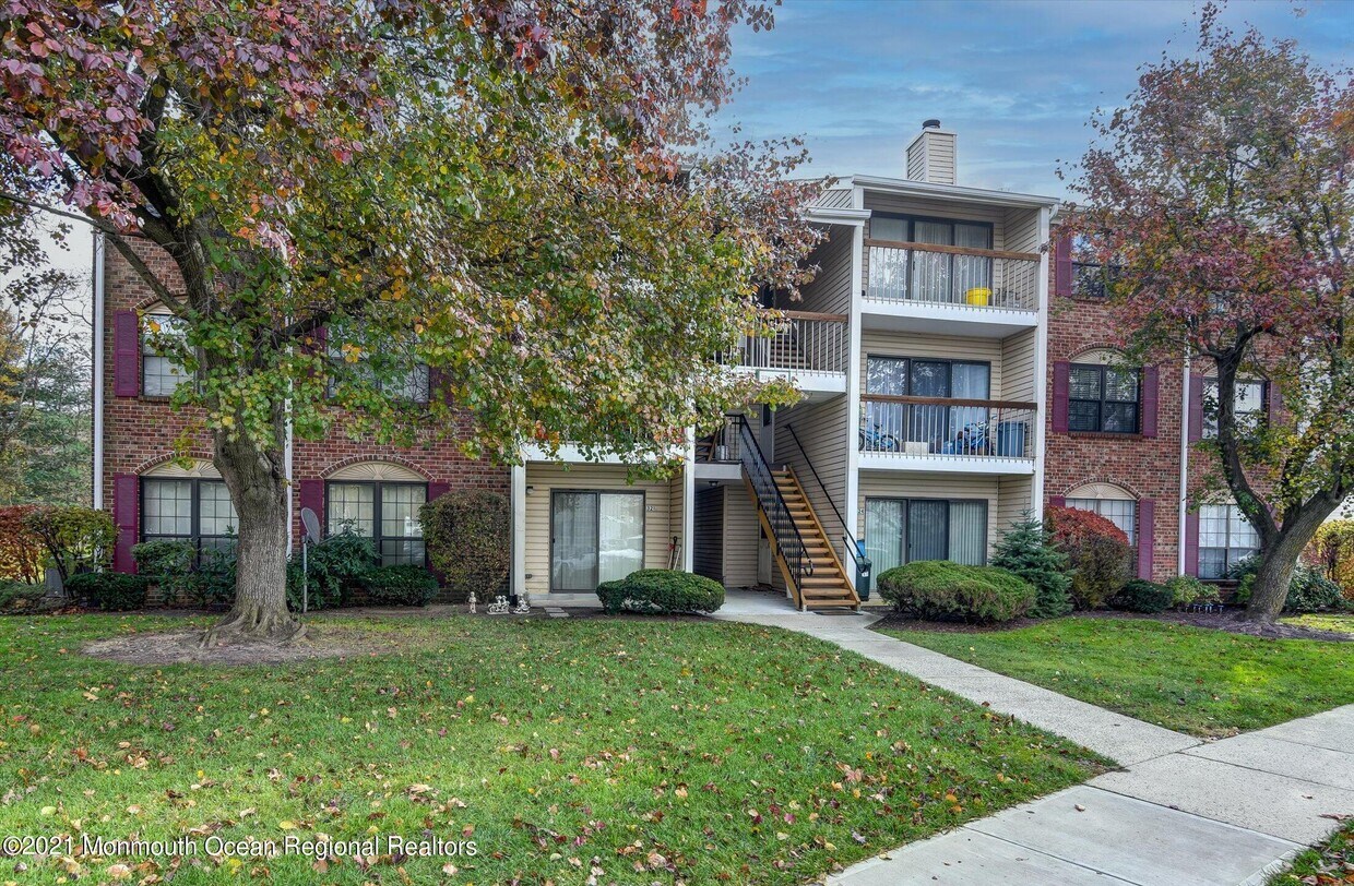 Primary Photo - 331 Bromley Ct