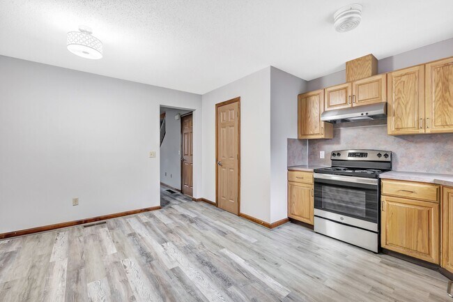 Building Photo - 1585 Highland Ave