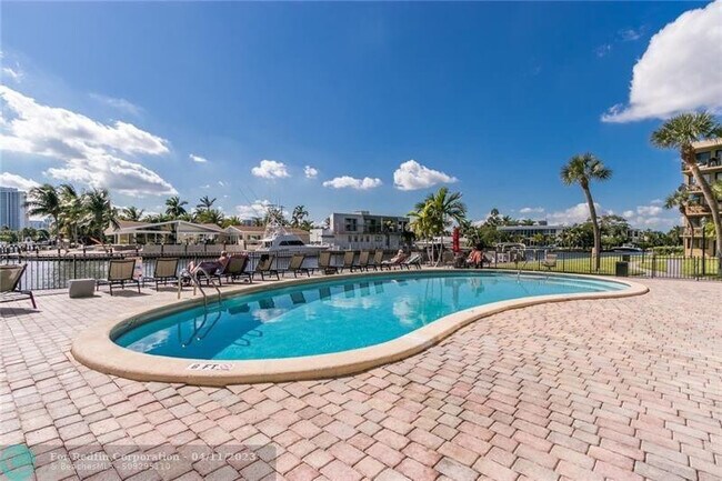 Foto del edificio - 301 Golden Isles Dr