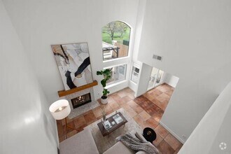 Building Photo - 2344 Greenbriar Dr