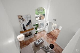 Building Photo - 2344 Greenbriar Dr