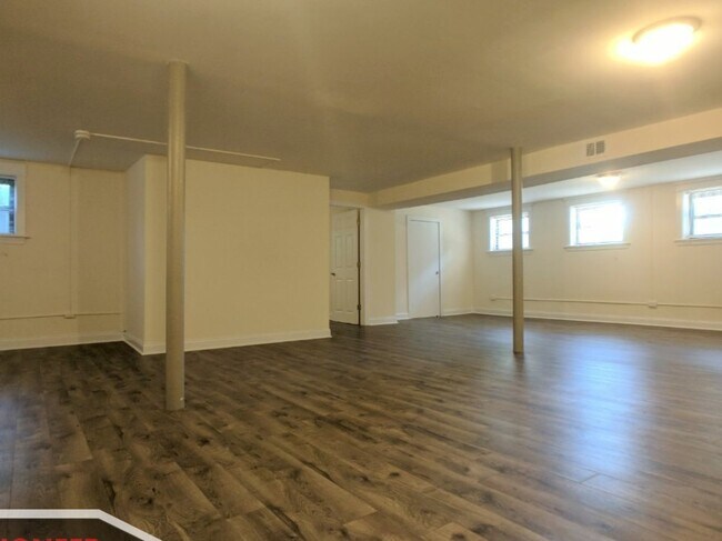 Foto del edificio - 2526 N Kedzie Blvd