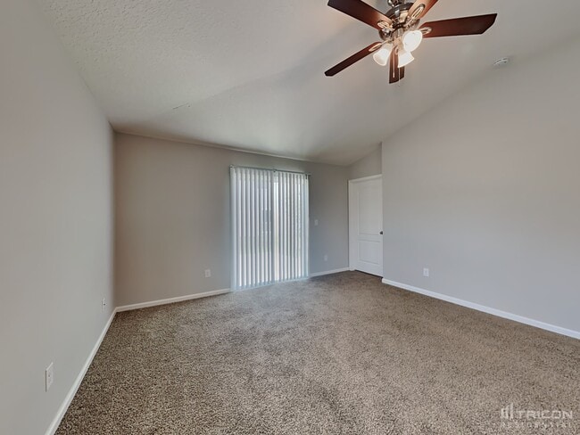 Building Photo - 8675 Julia Marie Cir