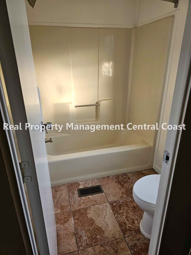 Building Photo - AVAILABLE NOW - 3 Bedroom / 2 Bath Mobile ...