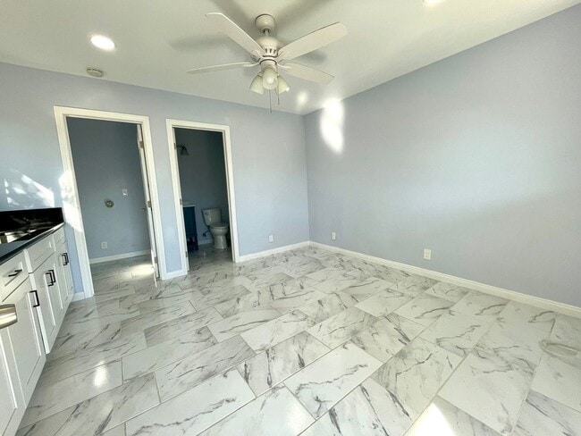 Building Photo - 1609 W Badillo St