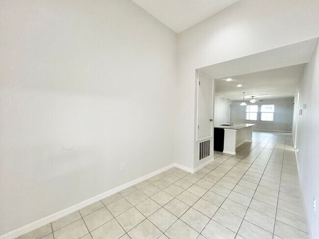 Foto del edificio - Stylish 4/3 Home with Covered Patio & Gara...