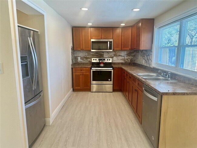 Building Photo - 12741 Poppy St